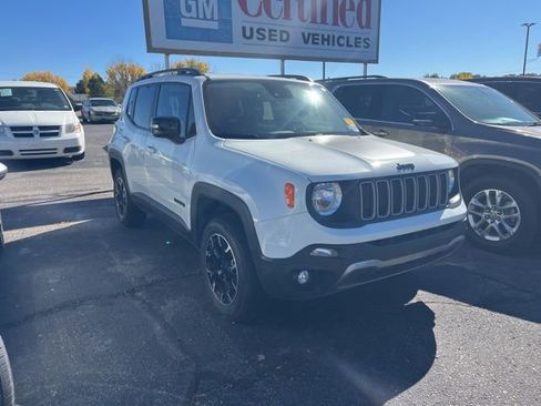 Used 2023 Jeep Renegade Latitude AWD/4WD image 3