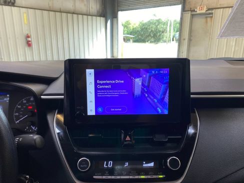 Used 2025 Toyota Corolla LE FWD image 35