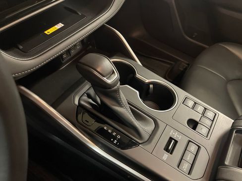 Certified 2023 Toyota Highlander XLE image 24