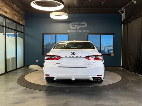 Used 2022 Toyota Camry SE FWD image 4
