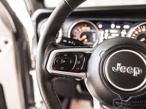 Used 2018 Jeep Wrangler Unlimited Sahara AWD/4WD image 22