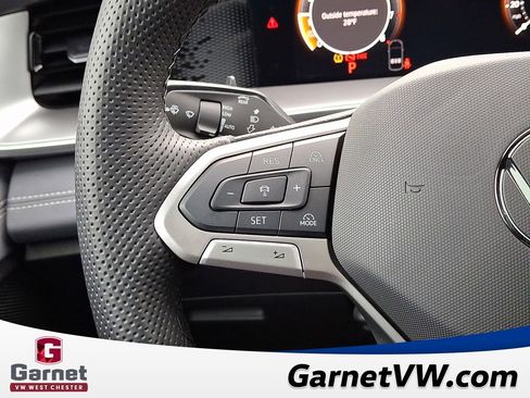 Certified 2025 Volkswagen Tiguan SE R-Line image 22