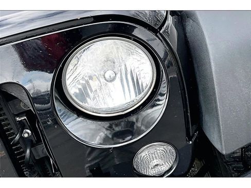 Used 2015 Jeep Wrangler Sport image 30