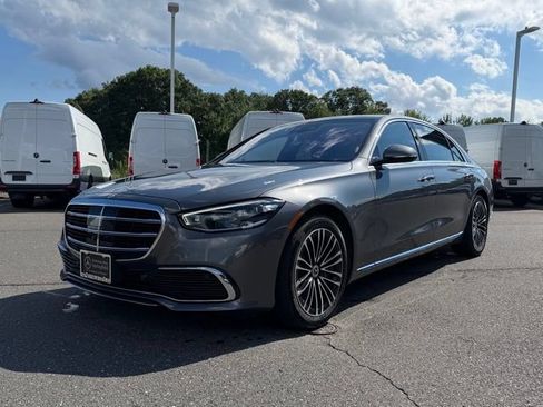Used 2022 Mercedes-Benz S 580 4MATIC Sedan image 3