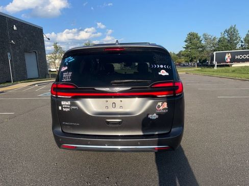 Used 2021 Chrysler Pacifica Touring-L FWD image 6