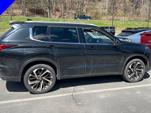 Used 2023 Mitsubishi Outlander AWD image 1