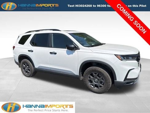 Used 2024 Honda Pilot TrailSport image 1