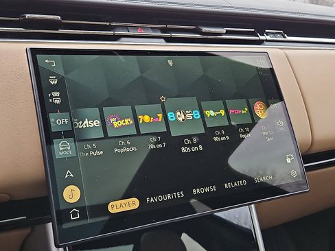 Used 2024 Land Rover Range Rover Long Wheelbase SE image 18