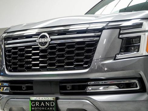 Used 2025 Nissan Armada Platinum image 2