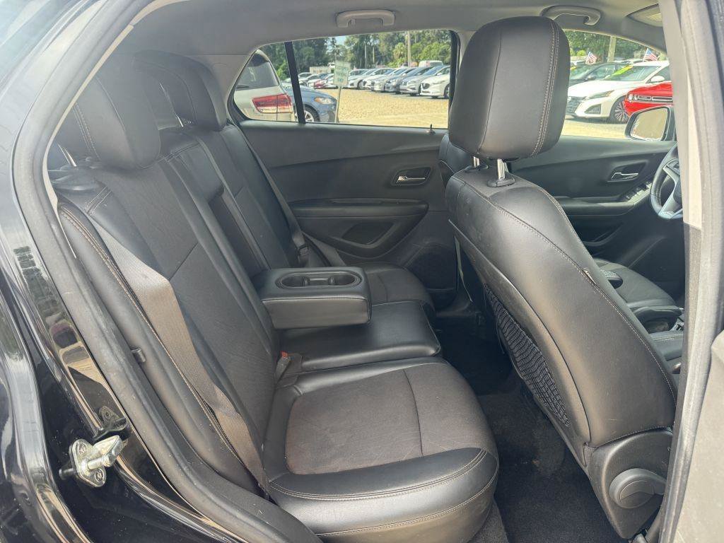 Used 2019 Chevrolet Trax LT w/ LT Convenience Package FWD image 11