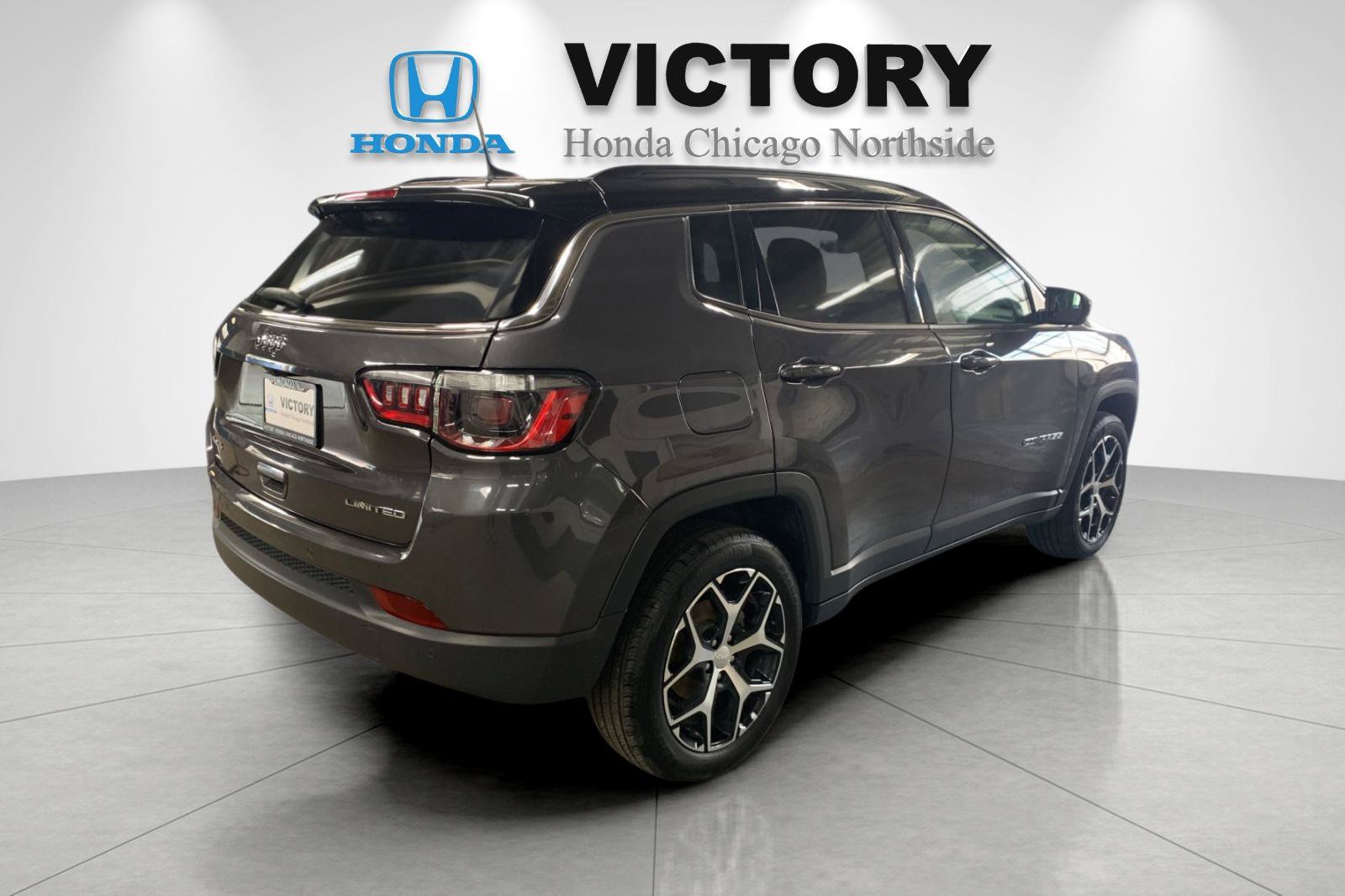 Used 2024 Jeep Compass Limited AWD/4WD image 3
