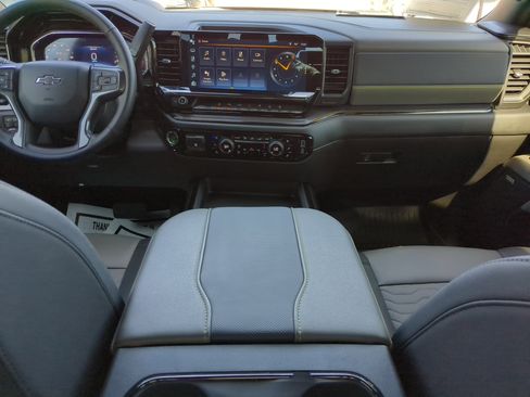 Used 2025 Chevrolet Silverado 2500 ZR2 w/ Technology Package image 14