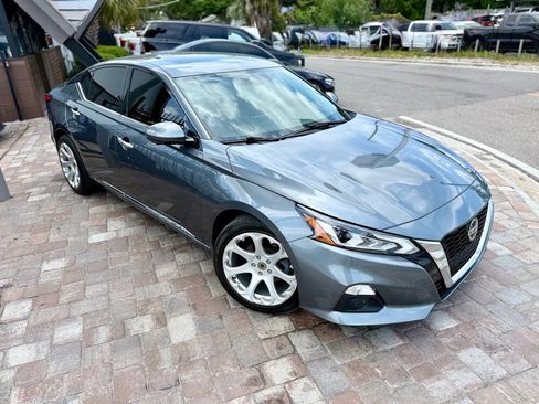 Used 2019 Nissan Altima 2.5 Platinum FWD image 11