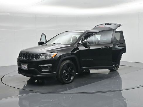 Used 2021 Jeep Compass Latitude image 33