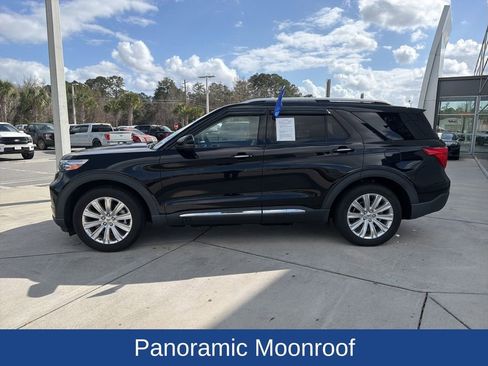 Used 2022 Ford Explorer Limited w/ Limited Technology Package image 4