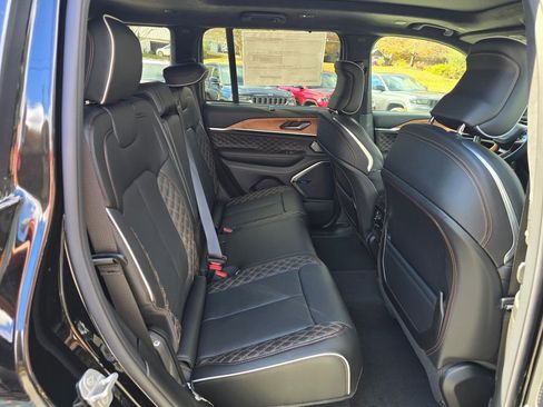 New 2025 Jeep Grand Cherokee Summit image 25