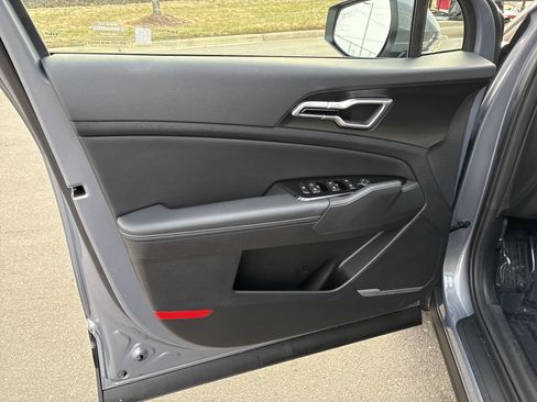 Used 2025 Kia Sportage EX image 10