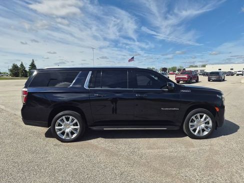 Used 2022 Chevrolet Suburban High Country AWD/4WD image 4