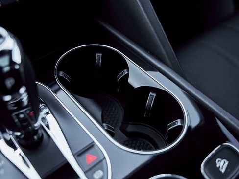 Used 2022 Bentley Bentayga image 69