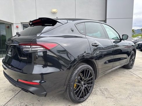 Certified 2022 Maserati Levante Modena image 8