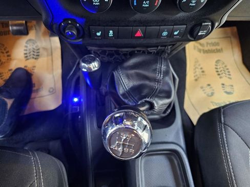 Used 2017 Jeep Wrangler Unlimited Sahara w/ Connectivity Group image 35