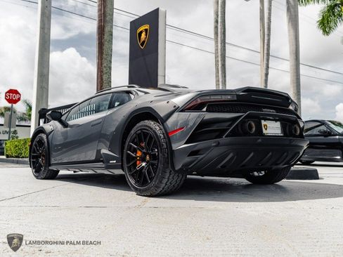 Used 2024 Lamborghini Huracan Sterrato image 3