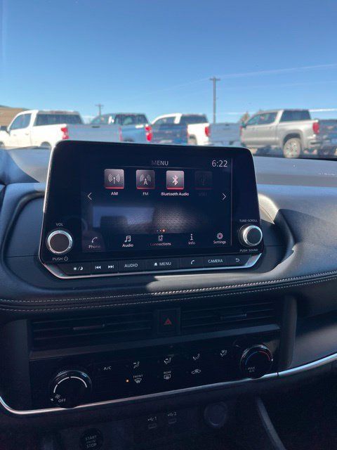 Used 2024 Nissan Rogue S AWD/4WD image 37