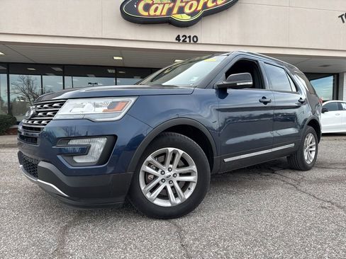 Used 2016 Ford Explorer XLT w/ Equipment Group 202A image 3