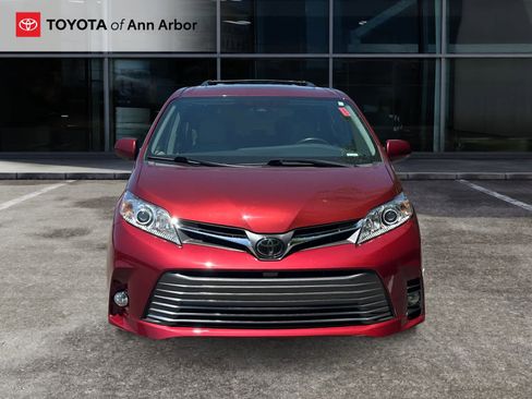 Used 2020 Toyota Sienna XLE w/ XLE Navigation Package FWD image 6