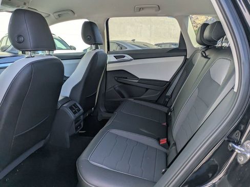 New 2025 Volkswagen Taos SE image 17
