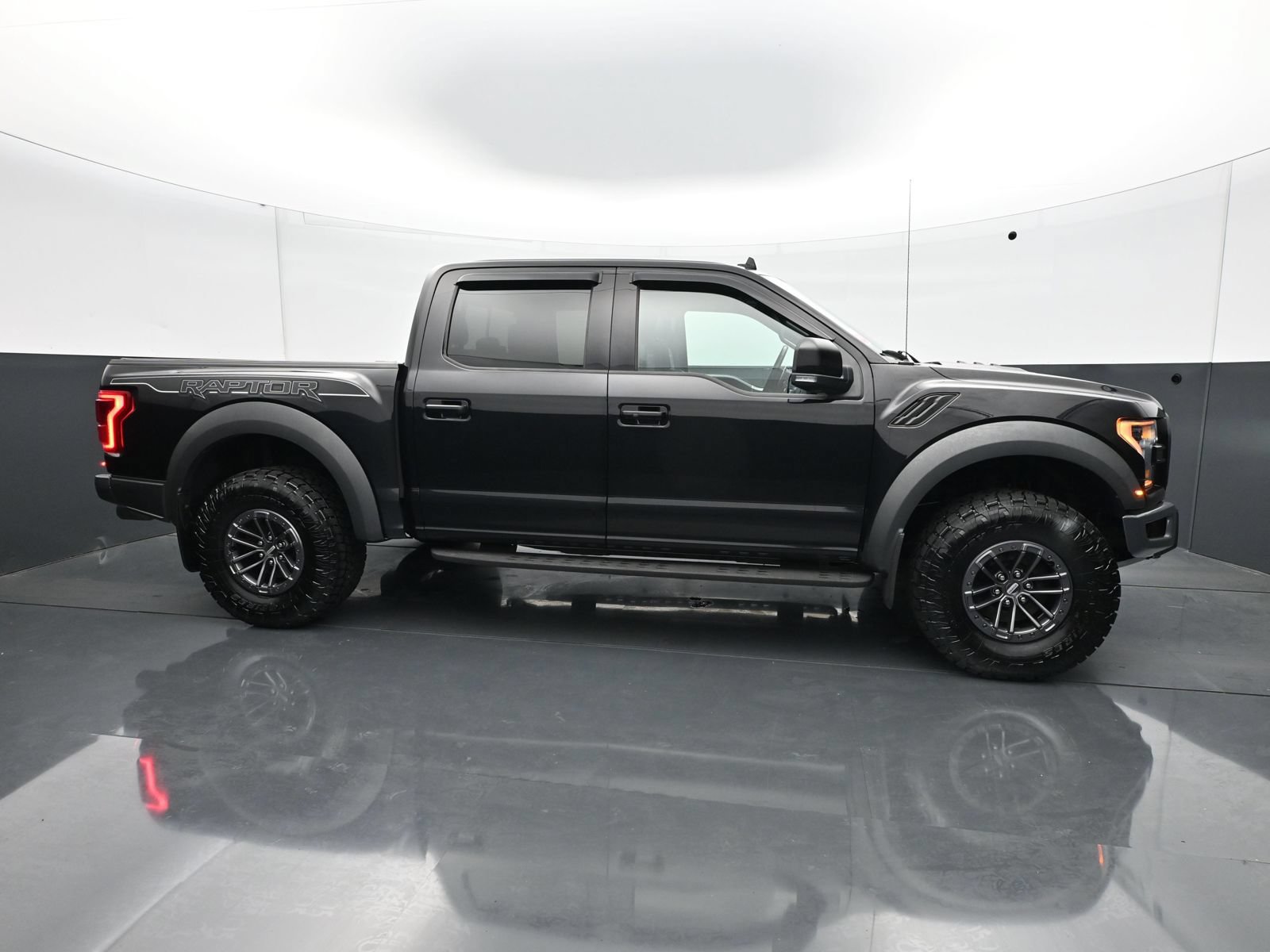 Used 2020 Ford F150 Raptor w/ Equipment Group 802A Luxury AWD/4WD image 8
