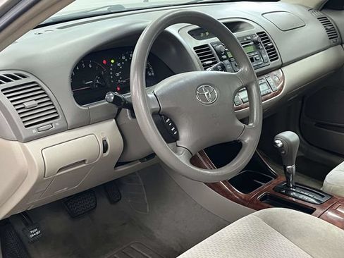 Used 2004 Toyota Camry XLE FWD image 12
