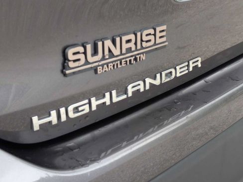 Used 2021 Toyota Highlander LE AWD/4WD image 13