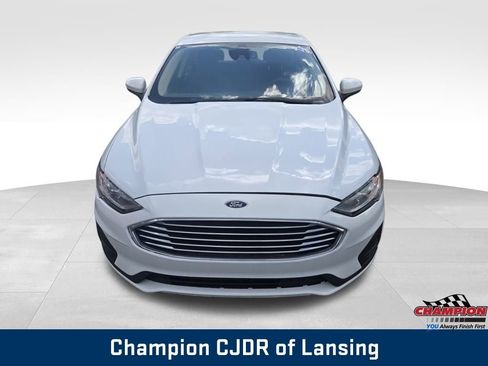 Used 2020 Ford Fusion SE image 2