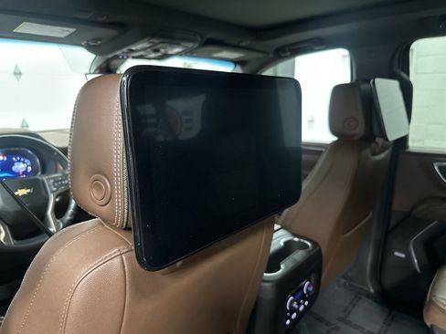 Used 2023 Chevrolet Suburban High Country AWD/4WD image 37