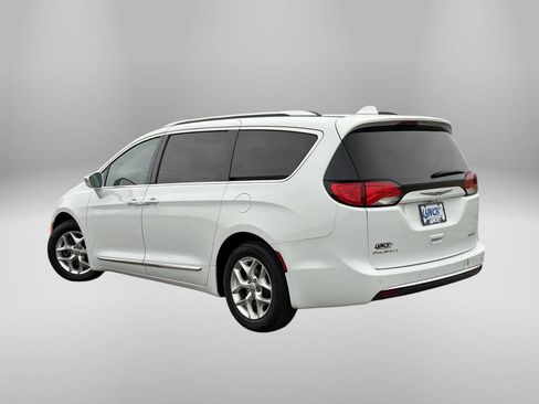 Used 2020 Chrysler Pacifica Limited image 2