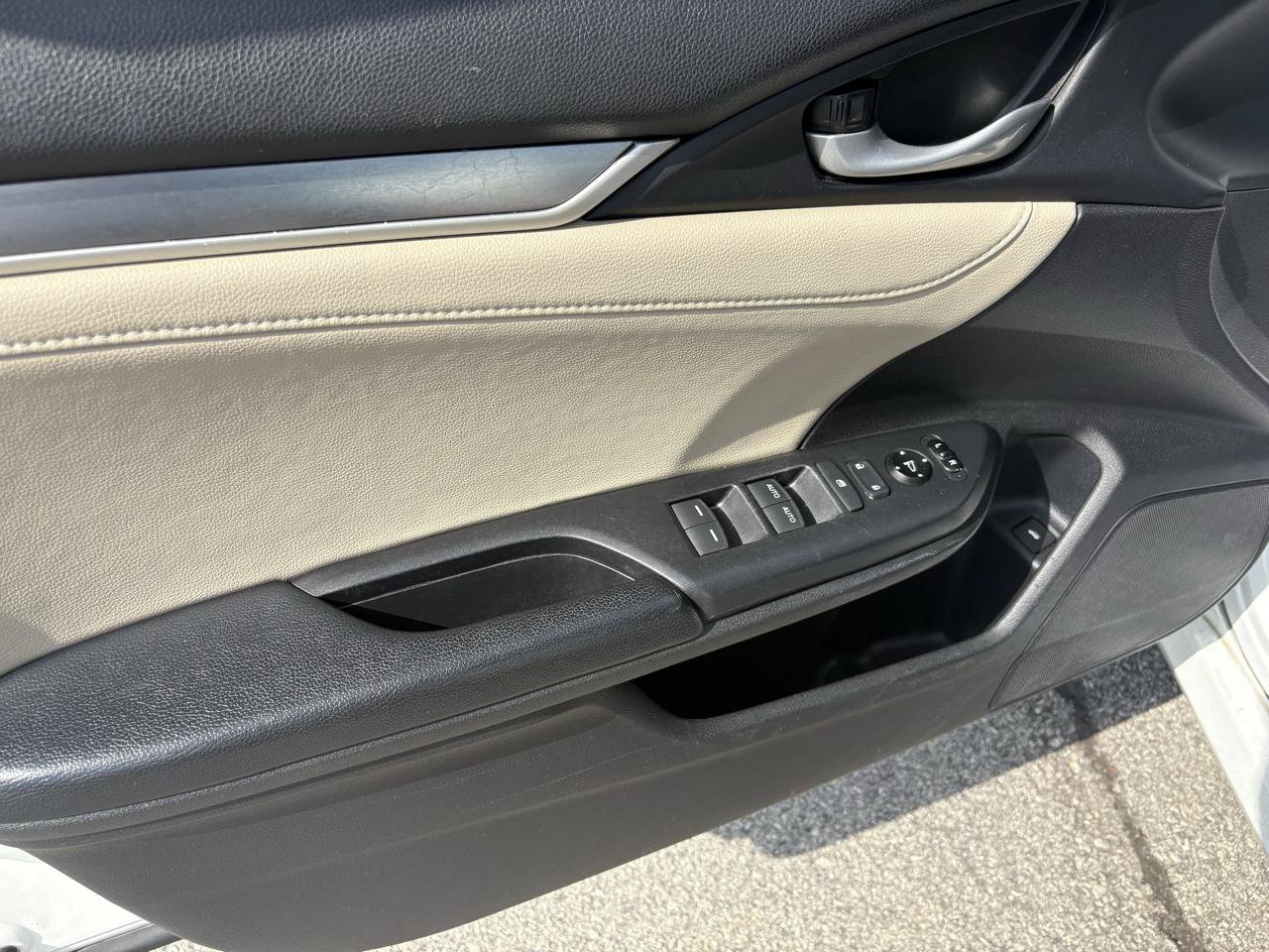 Used 2017 Honda Civic Touring image 9