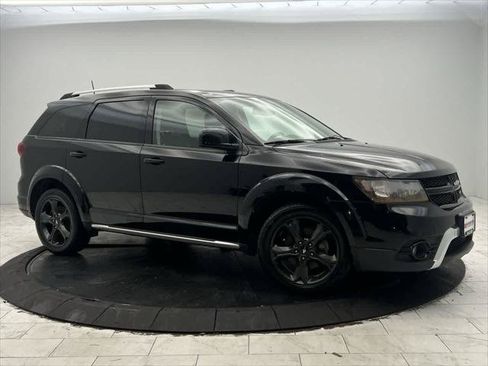 Certified 2019 Dodge Journey Crossroad AWD/4WD image 1