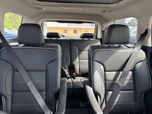 Used 2023 GMC Acadia Denali w/ Denali Ultimate Package FWD image 12