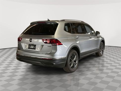 Used 2022 Volkswagen Tiguan SE image 3
