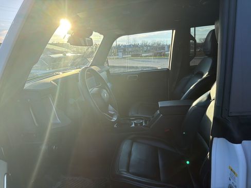 Used 2025 Ford Bronco Outer Banks image 3