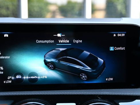 Used 2025 Mercedes-Benz CLA 250 4MATIC image 17