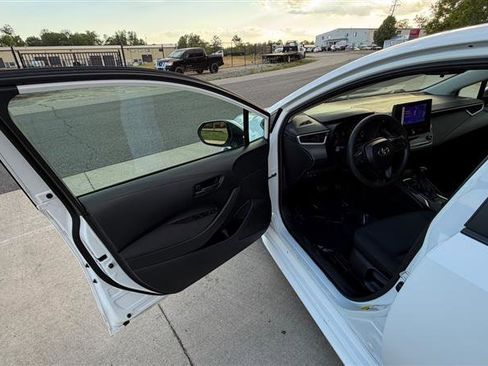 Used 2023 Toyota Corolla LE w/ Carpet Mat Package (TMS) FWD image 9