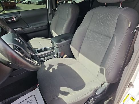 Used 2018 Toyota Tacoma TRD Off-Road image 18