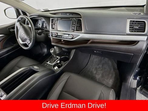 Certified 2018 Toyota Highlander XLE w/ Carpet Mat Package (TMS) AWD/4WD image 26