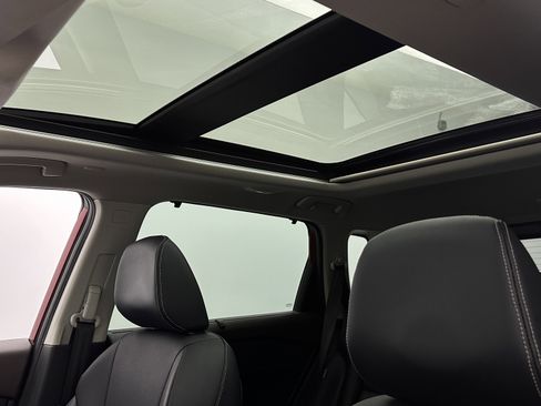 Used 2023 Nissan Rogue SL w/ SL Premium Package image 6