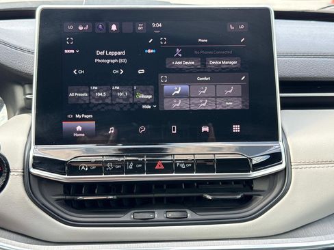 Used 2024 Jeep Compass Limited image 3