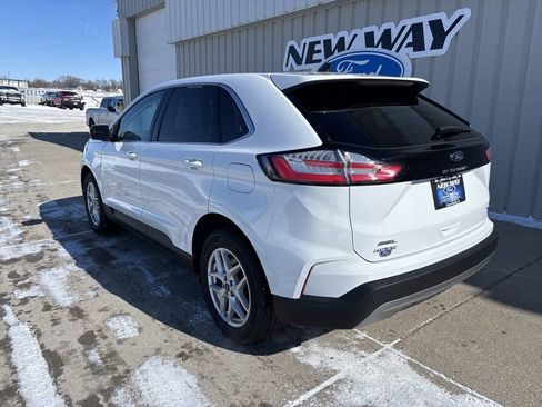 Used 2024 Ford Edge SEL w/ Convenience Package image 6