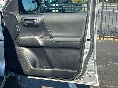 Used 2019 Toyota Tacoma TRD Sport w/ Technology Package image 16