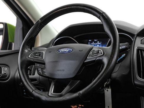 Used 2018 Ford Focus SE w/ SE Appearance Package image 15